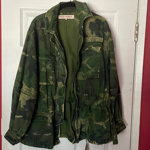 Free People Seize The Day Green Camo Utility Jacket. Wore once. Great condition. - Picture 4 of 4
